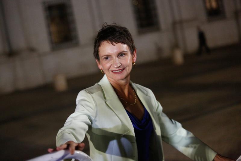 Agencia Uno - Carolina Tohá renunció al Ministerio del Interior para ser candidata presidencial