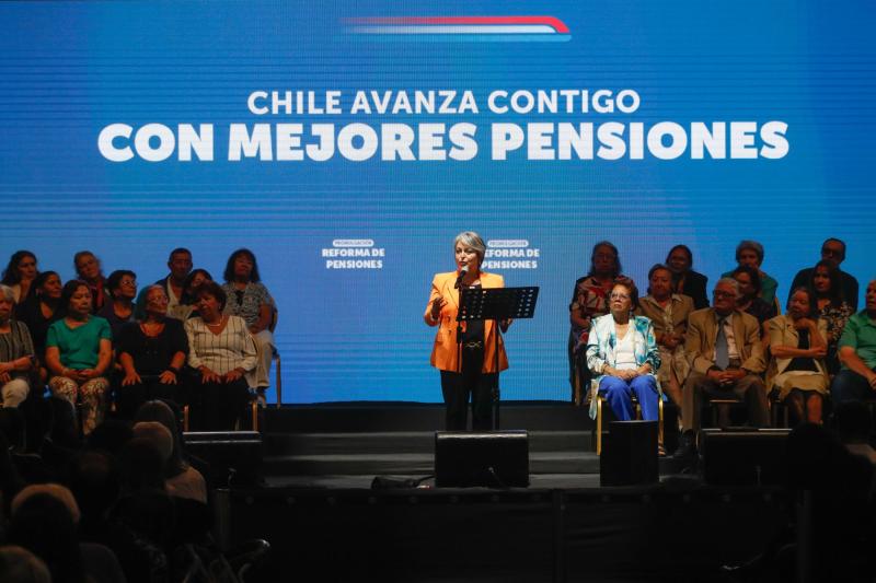 Agencia Uno - Ministra del Trabajo en la promulgación de la reforma de pensiones