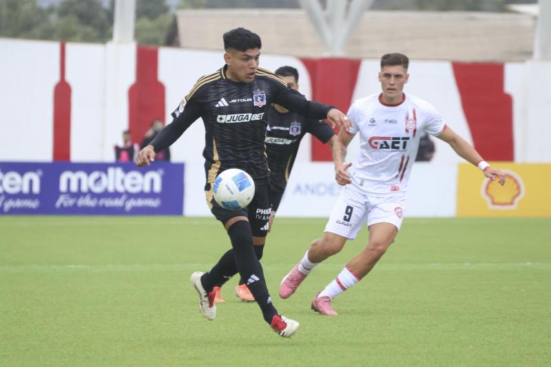 Claudio Aquino fue la figura en Colo Colo - Créditos: Agencia Uno