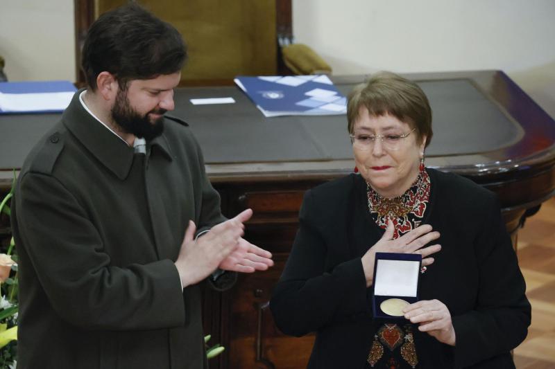 Aton - Presidente Gabriel Boric y expresidenta Michelle Bachelet