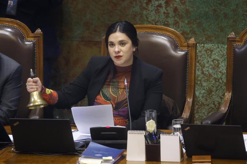 Aton - Sala aprobó unánimemente renuncia de Karol Cariola a presidencia de la Cámara de Diputados