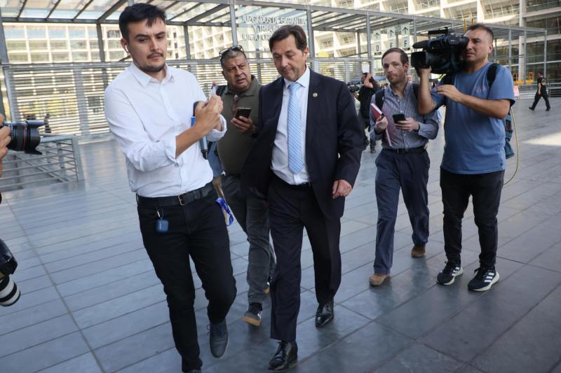 Aton - Diputados oficialistas ingresan solicitud a la Corte Suprema para remover a fiscal Cooper