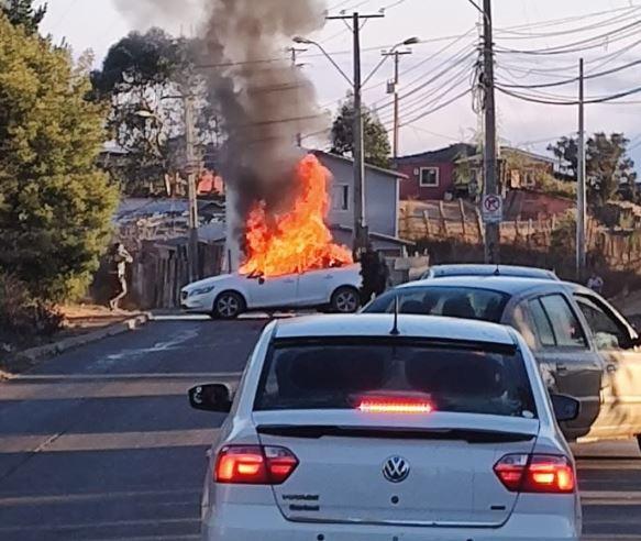 Investigan relación entre vehículo quemado y robo al banco