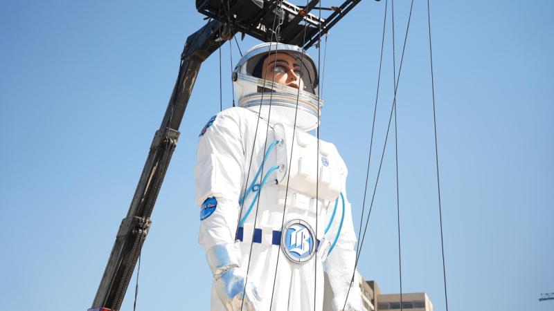 Así será la astronauta gigante de Lollapalooza 2025