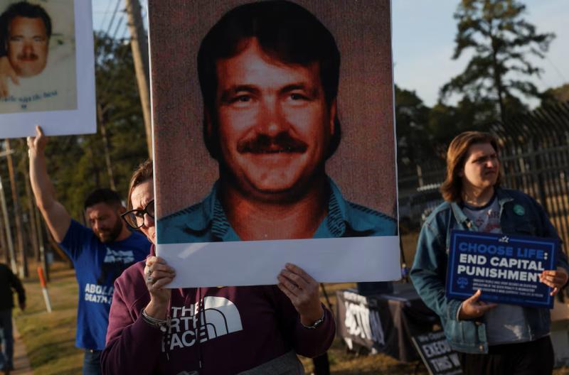 El relato de un periodista tras presenciar el fusilamiento de un hombre en Carolina del Sur - Reuters