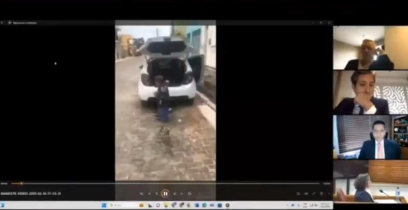 Bochorno en Colombia: Difunden por error video pornográfico en juicio contra expresidente Álvaro Uribe