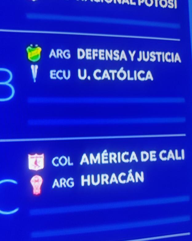 Conmebol confundió escudos de U Católica de Ecuador con U Católica de Chile - Créditos: Captura