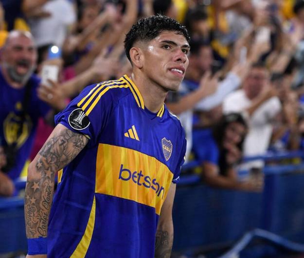 Enojo de Juan Román Riquelme con Carlos Palacios - Créditos: Redes Sociales