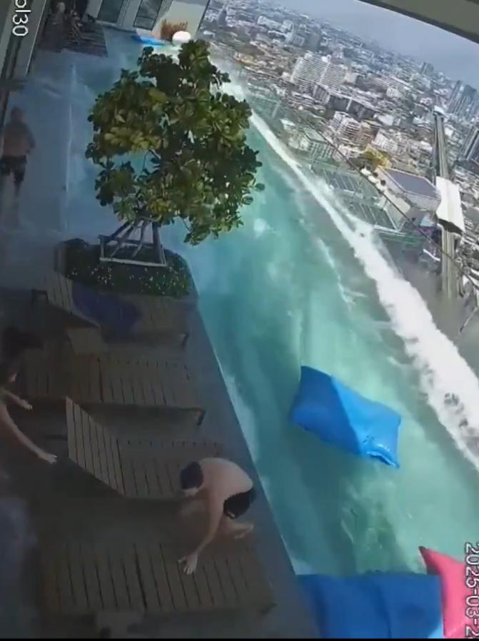 VIDEO: Pareja se salva de caer de una piscina durante terremoto en Birmania y Tailandia - X @CultureWar2020
