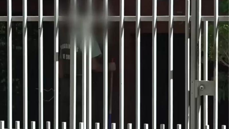 T13 - Carabineros realizan labores de conserje en edificio donde residen altos mandos