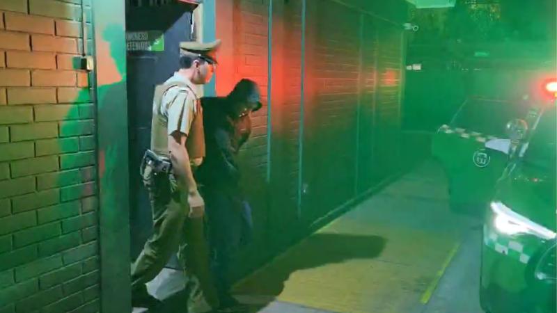 Carabineros - Delincuentes intentaron escapar de Carabineros y colisionaron contra una casa en Maipú