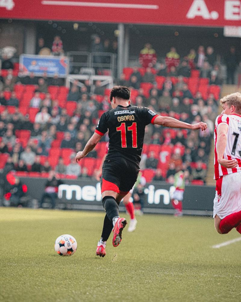Darío Osorio marcó un golazo en la victoria ante Aalborg BK - Créditos: FC Midtjylland