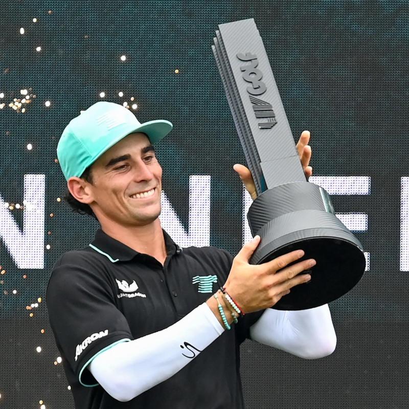 Joaquín Niemann campeón en LIV Golf de Singapur - Créditos: @GOLF_com
