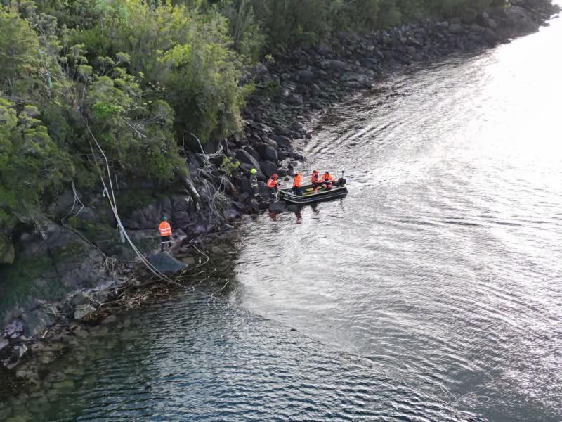 X @Ctauda - Intensa búsqueda de tripulante extraviado en Melinka, región de Aysén