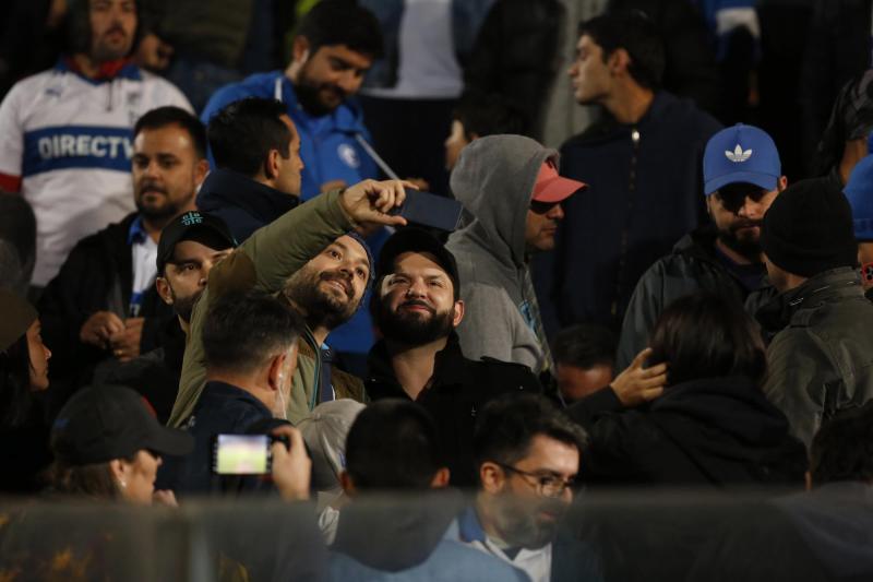 El Presidente Boric es reconocido hincha de la UC - Créditos: Photosport