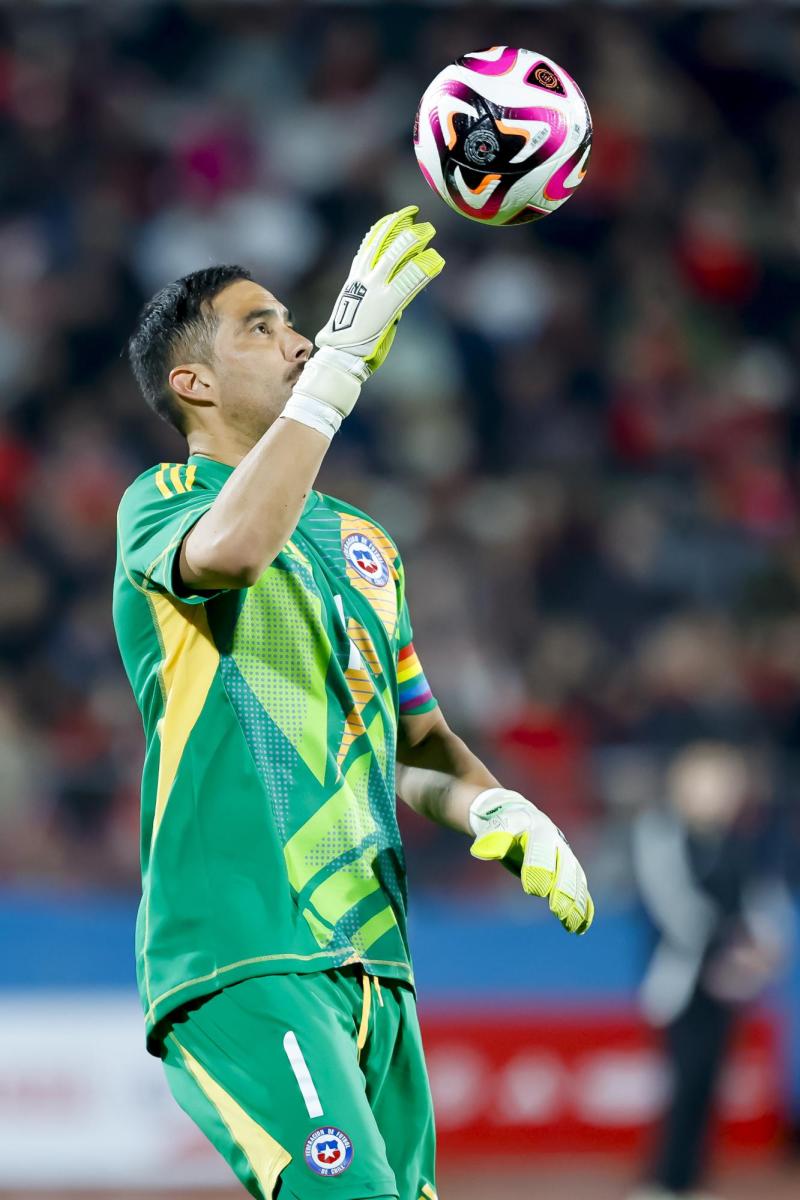 El último partido de Claudio Bravo fue en la Roja - Créditos: Photosport