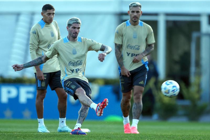 Rodrigo De Paul habría vuelto con Tini Stoessel - Créditos: Photosport