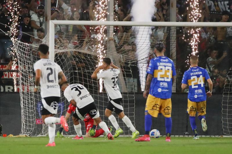Photosport - Colo Colo se impuso ante Everton en el Estadio Monumental