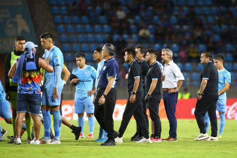 Photosport - Barristas de Deportes Iquique invadieron la cancha del Tierra de Campeones