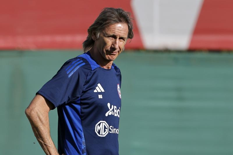 Ricardo Gareca empezó a definir la formación de la Roja ante Paraguay - Créditos: Photosport