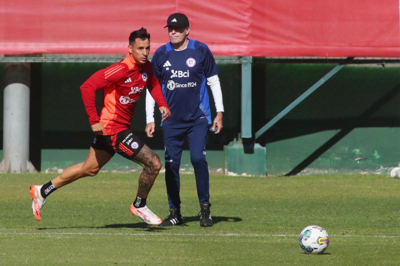 Fernando Zampedri usará la dorsal 22 en la Roja - Créditos: Photosport