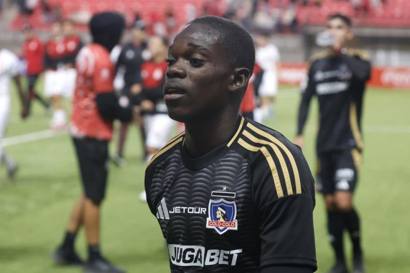 Clerveaux casi se estrena con un golazo en Colo Colo - Créditos: Photosport