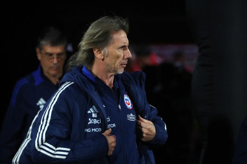 Manuel de Tezanos contra Ricardo Gareca - Créditos: Photosport