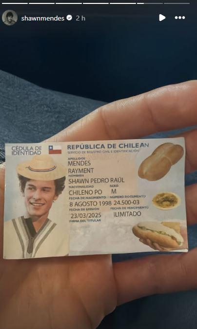 Fans chilenas regalaron carnet chileno a Shawn Mendes -IG