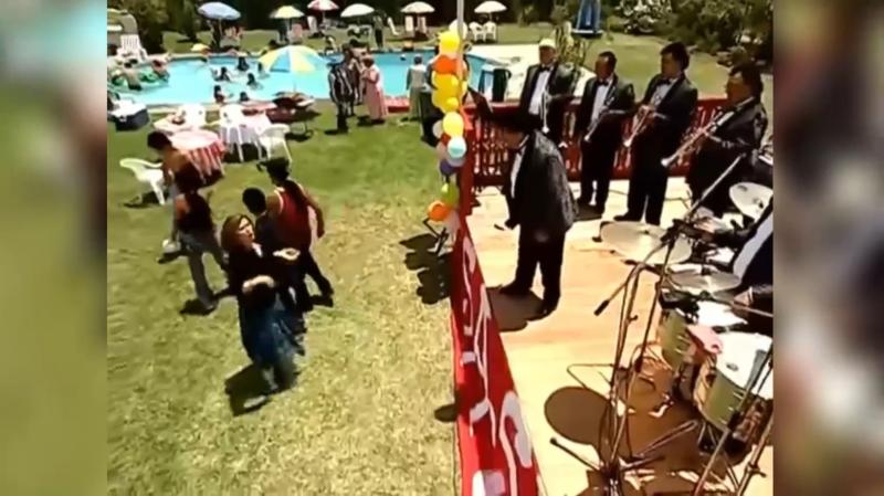 Canal 13 - El cameo de Tommy Rey en la teleserie "Brujas"