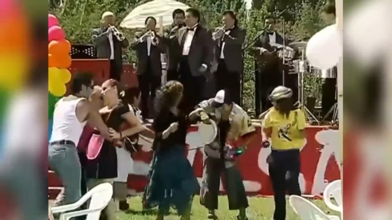 Canal 13 - El cameo de Tommy Rey en la teleserie "Brujas"