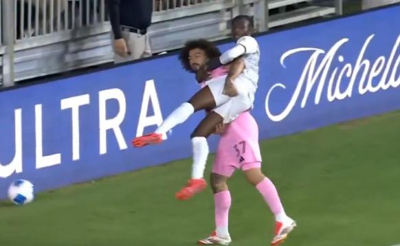 X @Intermiamicfhub - Maximiliano Falcón sacó risas en la Concachampions