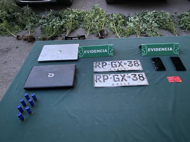 Desmantelan centro de acopio de vehículos robados en Pudahuel