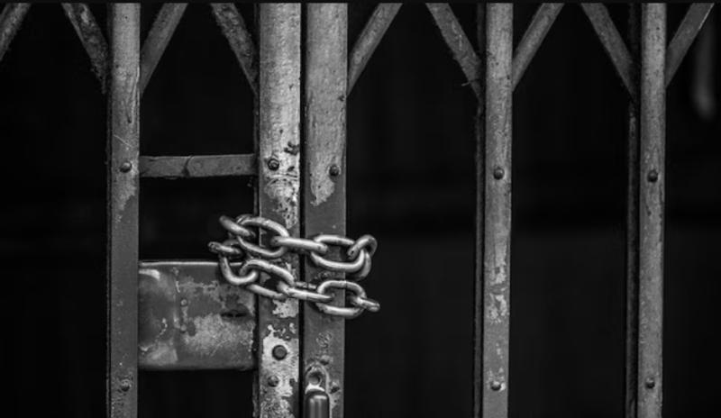 freepik - Condenan a 11 años de cárcel a hombre acusado de abusar de su hijastra y mostrarle pornografía