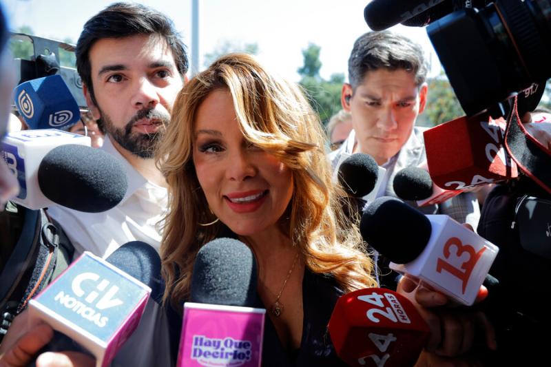 ATON - Joaquín Lavín León y Cathy Barriga