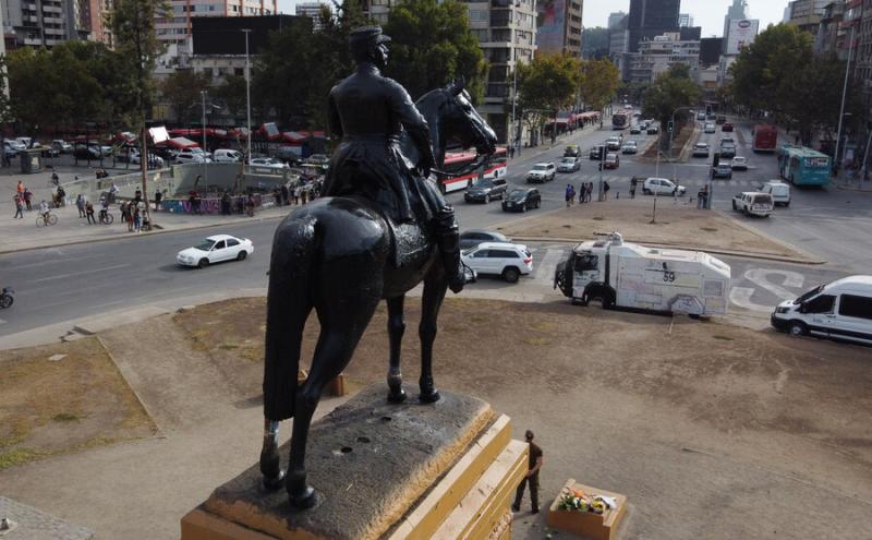 Agencia Uno - Estatua a Baquedano