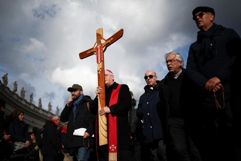 El papa Francisco pasa una "noche tranquila" tras su última crisis respiratoria - Reuters