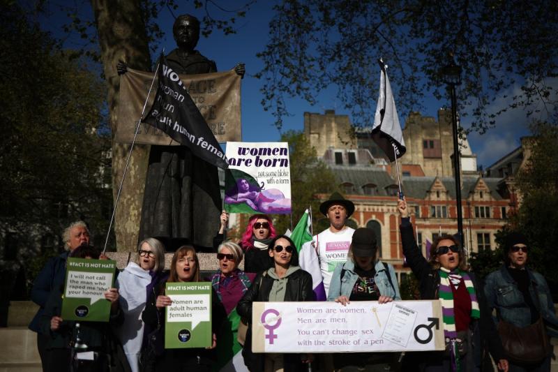 AFP - Fallo histórico en Reino Unido: Definición legal de "mujer" excluye a mujeres trans