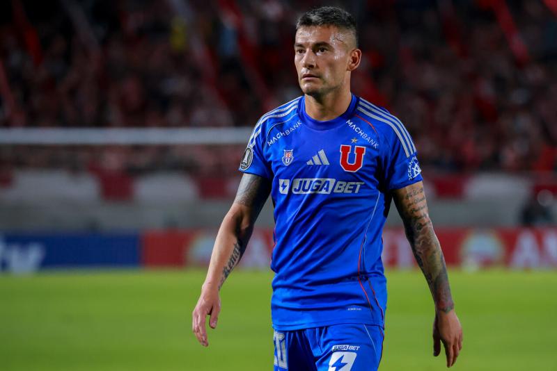 Agencia UNO - El llamativo reclamo de Charles Aránguiz contra la Conmebol: Tiene que ver con la hinchada azul