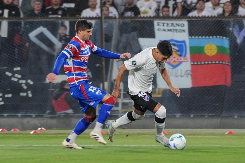 Agencia UNO - Los hinchas de Colo Colo perdieron la paciencia con Salomón Rodríguez