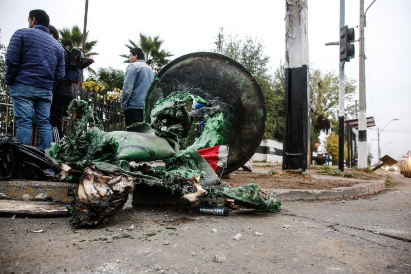 Agencia Uno - Disturbios tras muertes de hinchas de Colo Colo en las afueras del Estadio Monumental