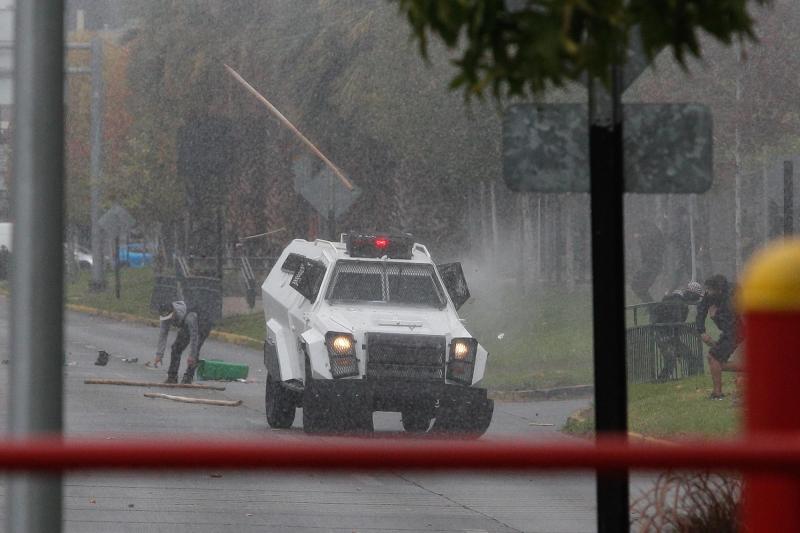 Agencia Uno - "Zorrillo" de Carabineros en el Estadio Monumental