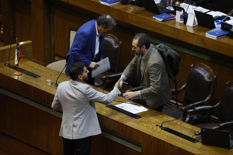 Aton- Diputado Brito y ministro Grau en la sala de la Cámara, donde se discutió la Ley de Fraccionamiento