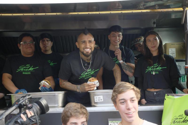 Arturo Vidal lanzamiento "Sin miedo burgers" - Créditos: Photosport
