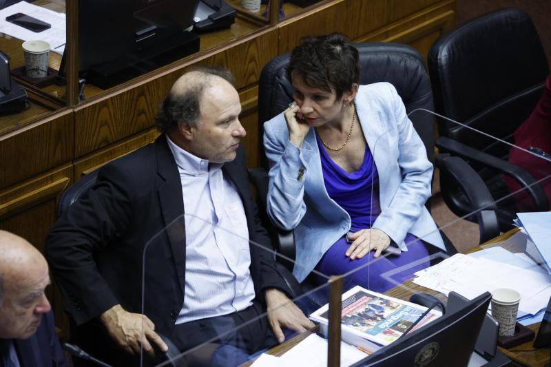 Aton- Senador Alfonso De Urresti junto a Carolina Tohá