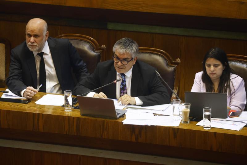 Aton- Diputados cuestionan errores de Martínez y respaldo de Marcel