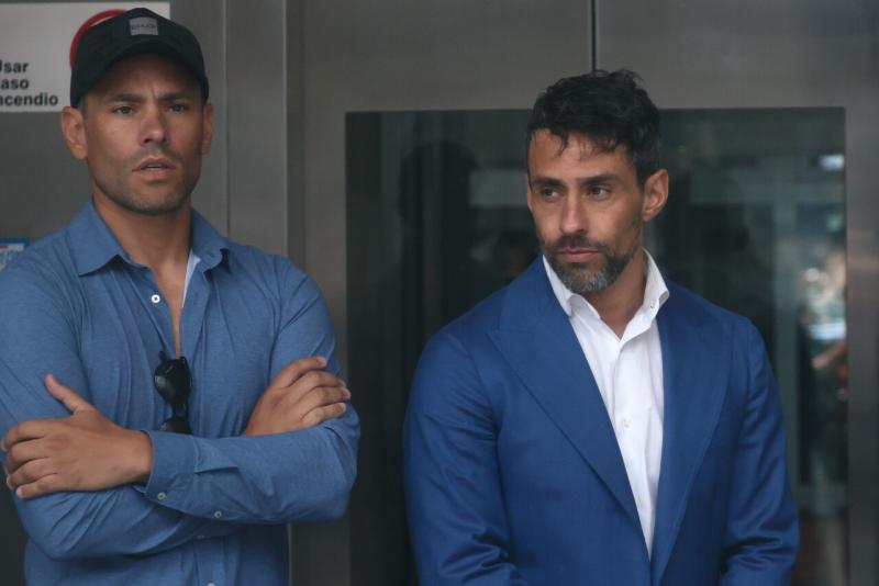 Aton - Jorge Valdivia y su hermano Claudio en el Centro de Justicia