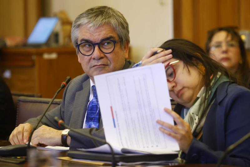 Aton - Mario Marcel (ministro de Hacienda) y Javiera Martínez (directora de Presupuestos)