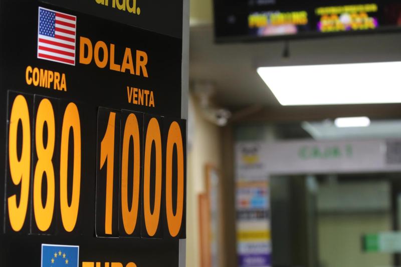 Precio del dólar en Chile aumentó tras guerra comercial - Aton