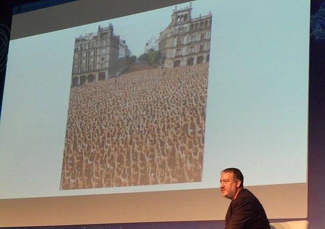 ATON - Vuelve a Chile Spencer Tunick, el artista que desnudó a miles de chilenos