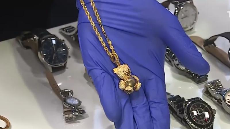 T13 - Detienen a banda que robó más de $1300 millones en EE.UU. y Europa: Así enviaban el dinero a Chile